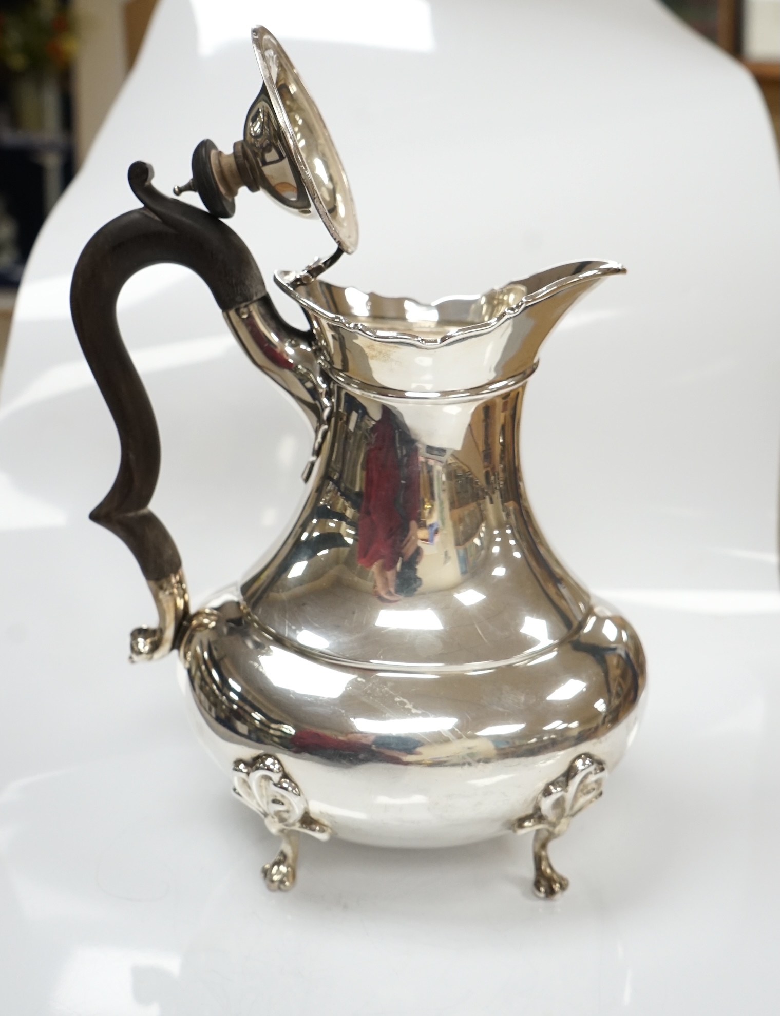 An Edwardian Scottish silver hot water pot, by Hamilton & Inches, Edinburgh, 1902, height 20.8cm, 20.9oz. Condition - fair to good